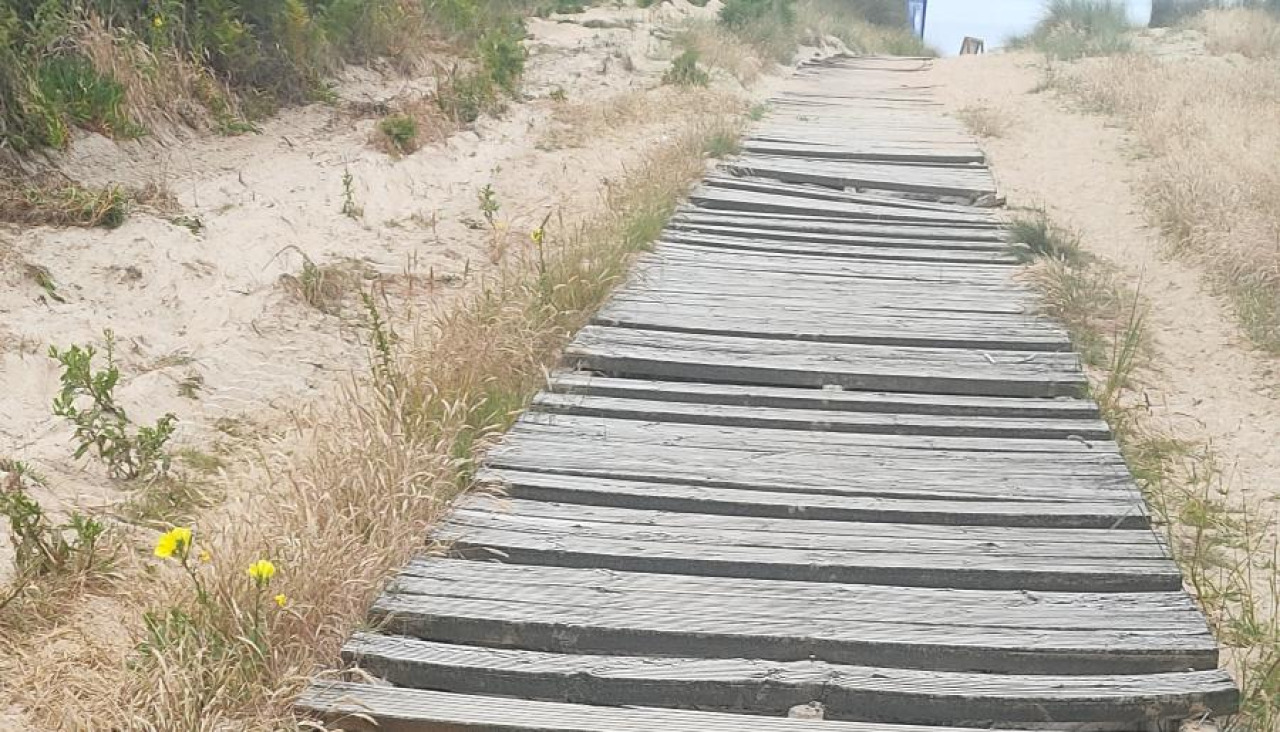 La pasarela de acceso a la playa de Seselle está siendo objeto de críticas vecinales