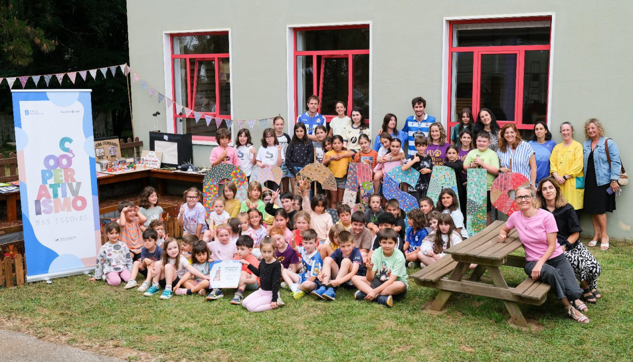 Foto de familia del alumnado fenés