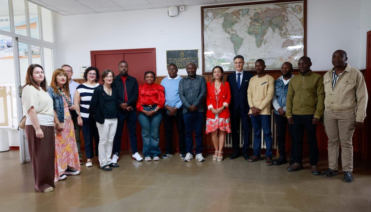 Villaverde, ayer, durante su visita a las instalaciones formativas de Ferrol