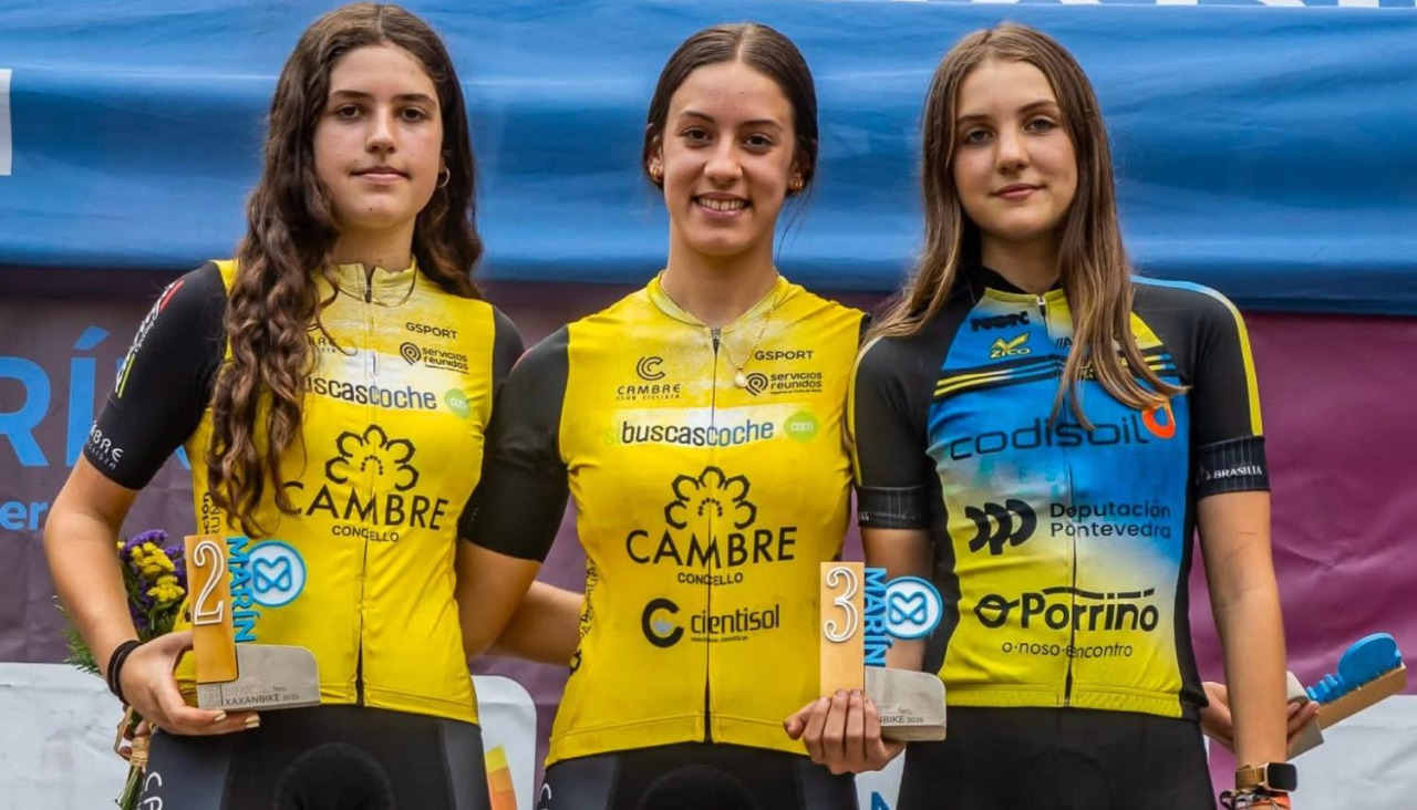 Cerezo, en el centro, ganó en Marín