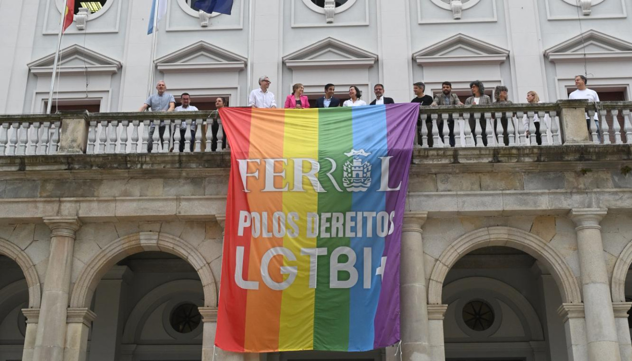 Concello de Ferrol Bandeira LGTBI+