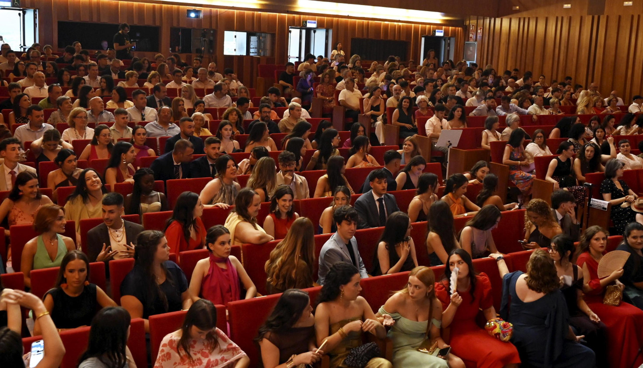 Público en una edición anterior de la graduación de Enfermería