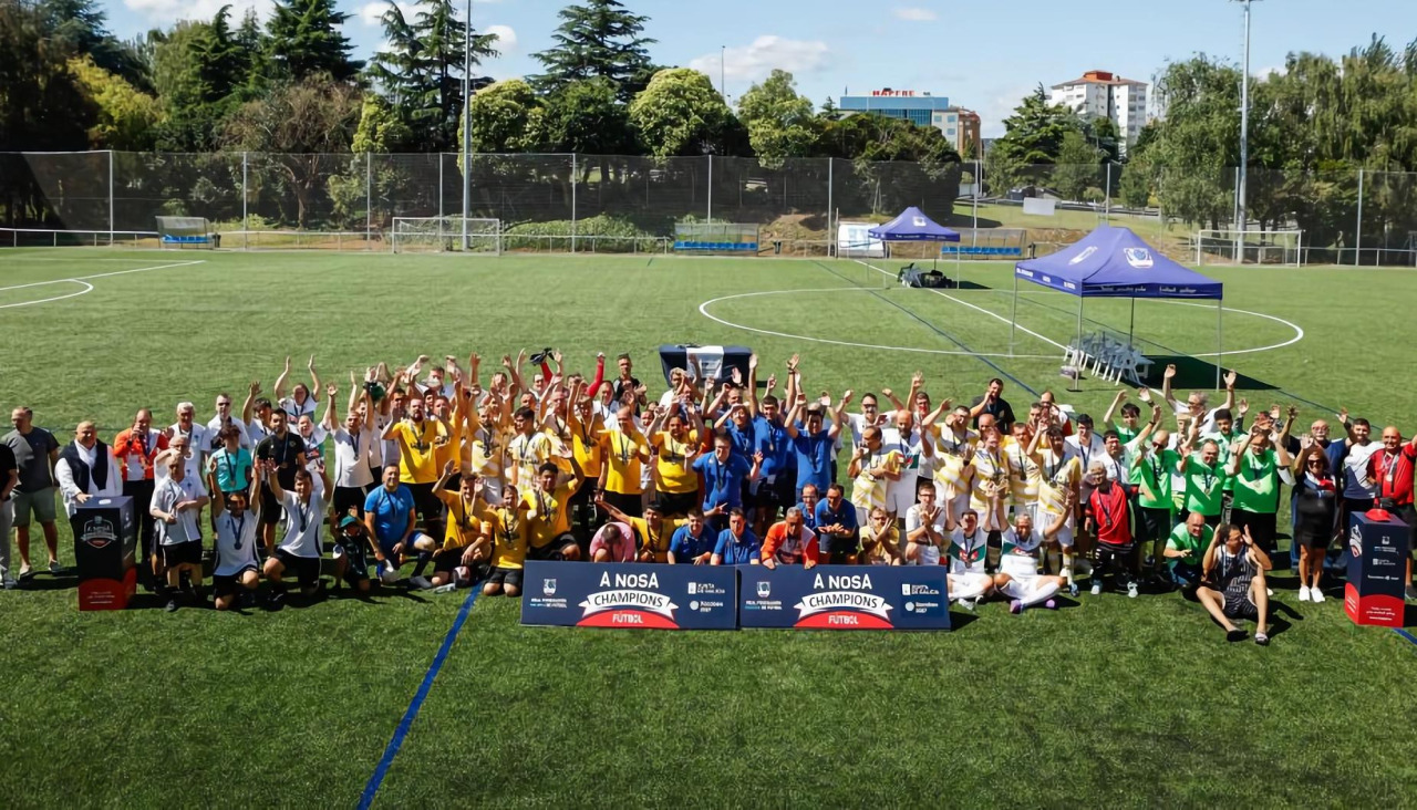 Foto Familia de todos los equipos que formaron parte de la última jornada de A Nosa Champions