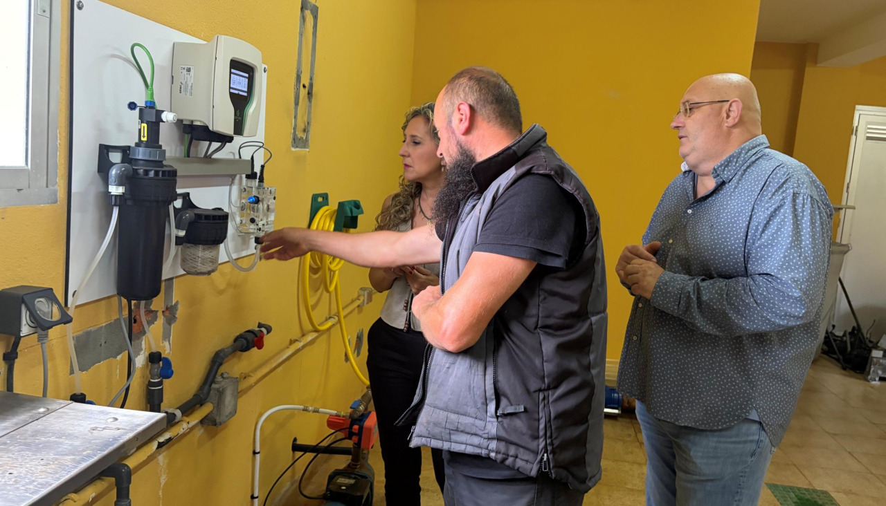 Martina Aneiros, ayer, en su visita al municipio de Mañón para conocer las actuaciones