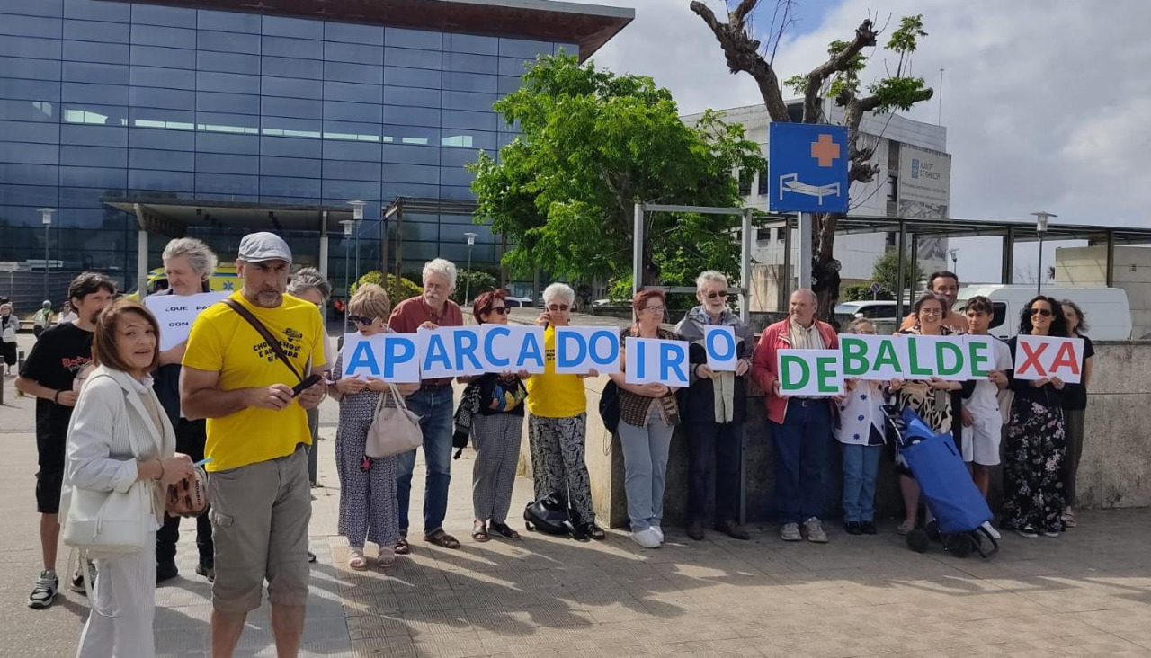 Protesta a las puertas del hospital Arquitecto Marcide de Ferrol