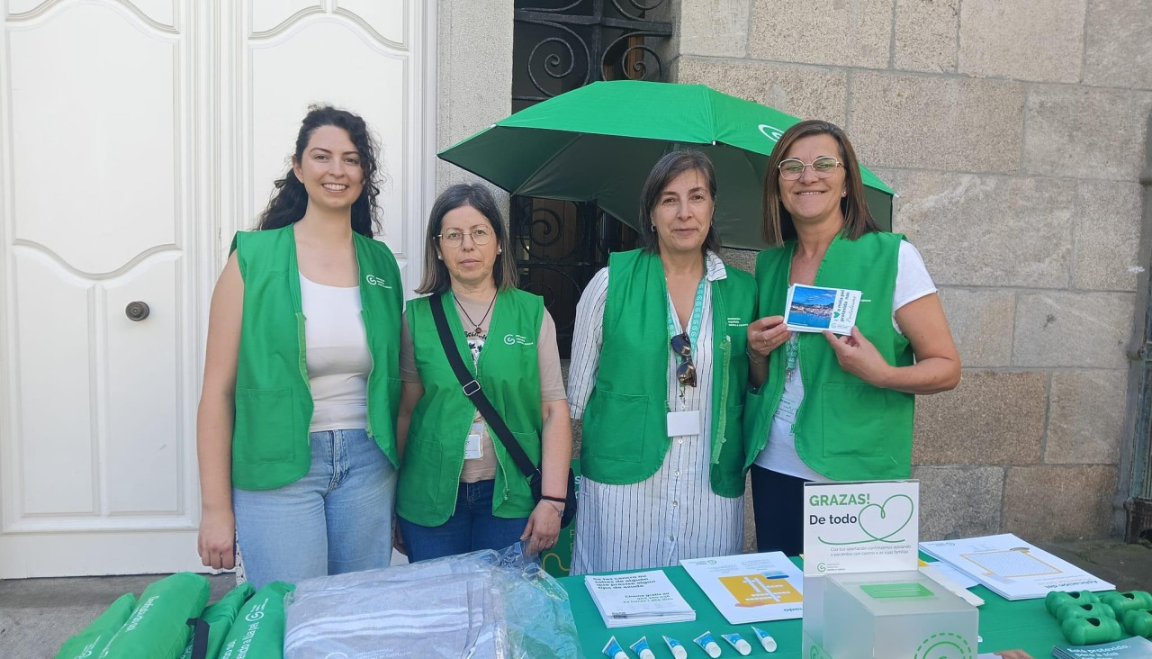 Un grupo de voluntarias durante una campaña informativa