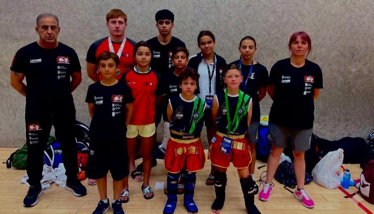 Deportistas y cuerpo técnico del club