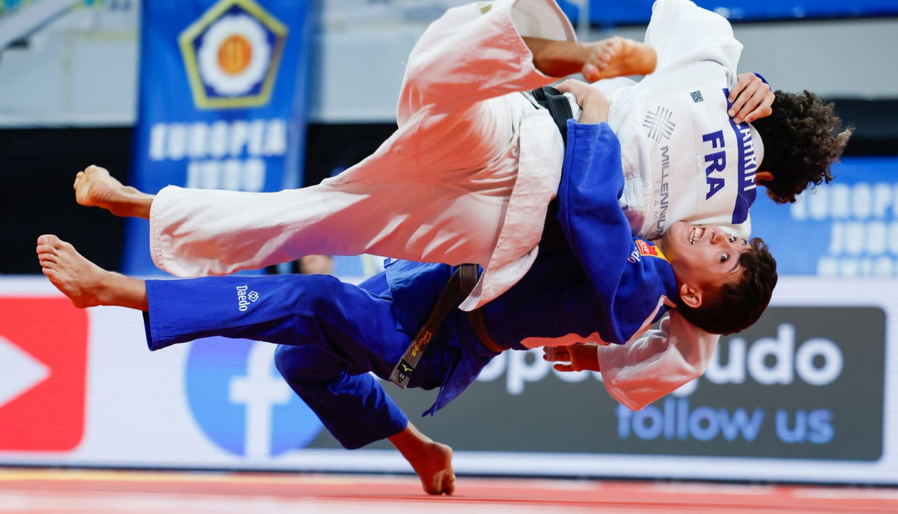Löpez, en la pelea con el francés