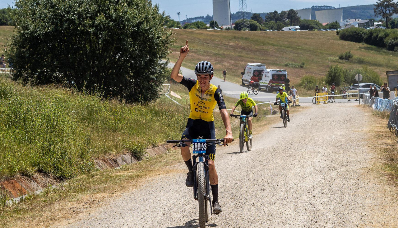 Rouco, celebrando su triunfo en As Pontes