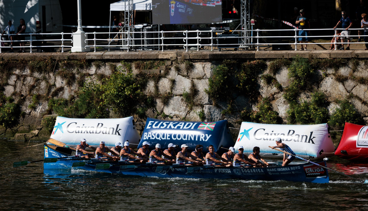 Remo Ares, durante la regata en Bilbao