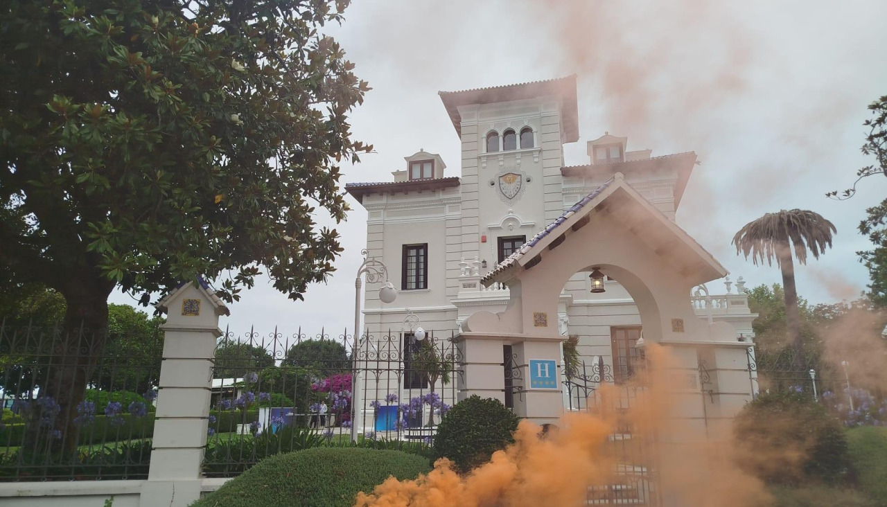 Este miércoles también hubo protesta a las puertas de Pazo Libunca