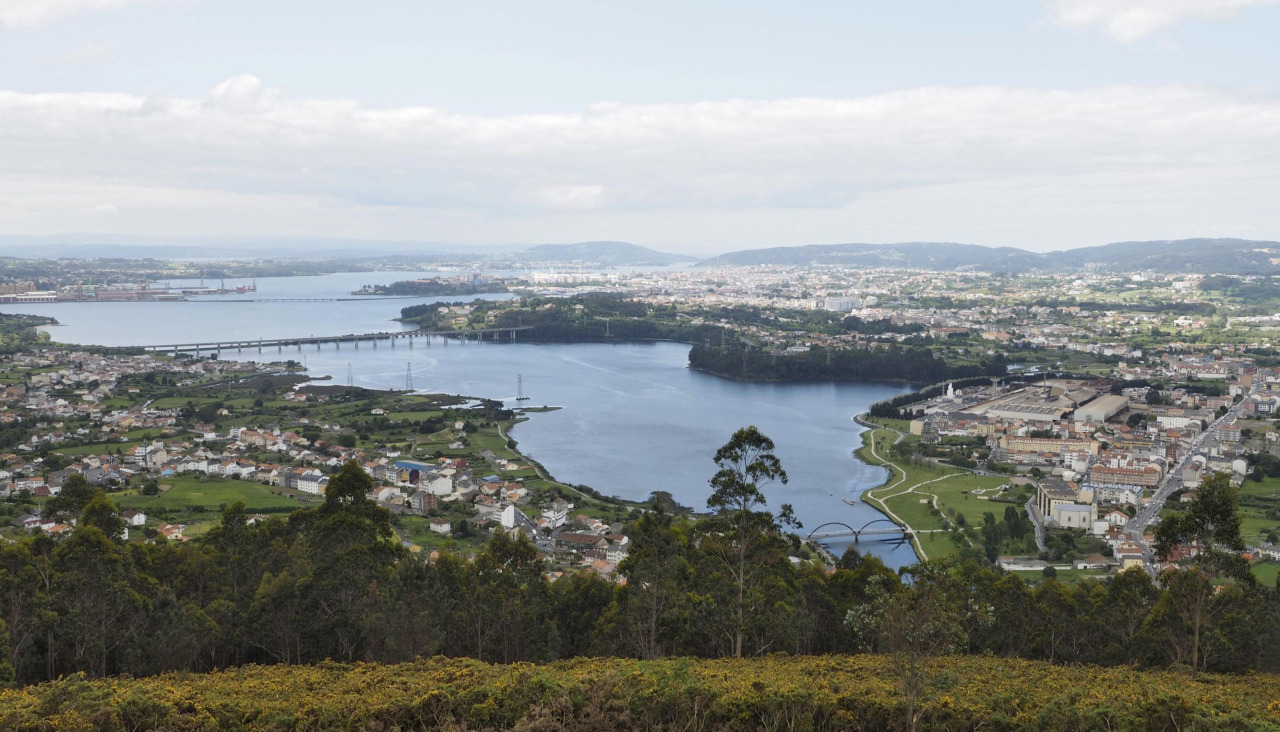 Vistas de la ría de Ferrol desde el mirador de Neda