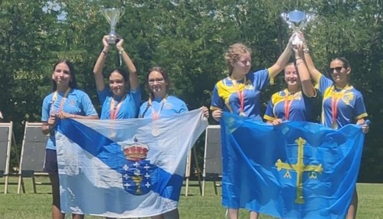 Las naronesas levantan el trofeo que las acredita como las segundas mejores del país