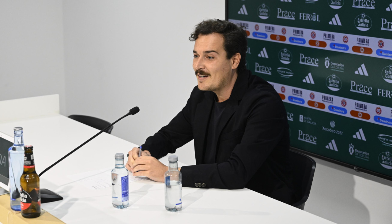 Fútbol. Rueda de prensa de Álex Vázquez
