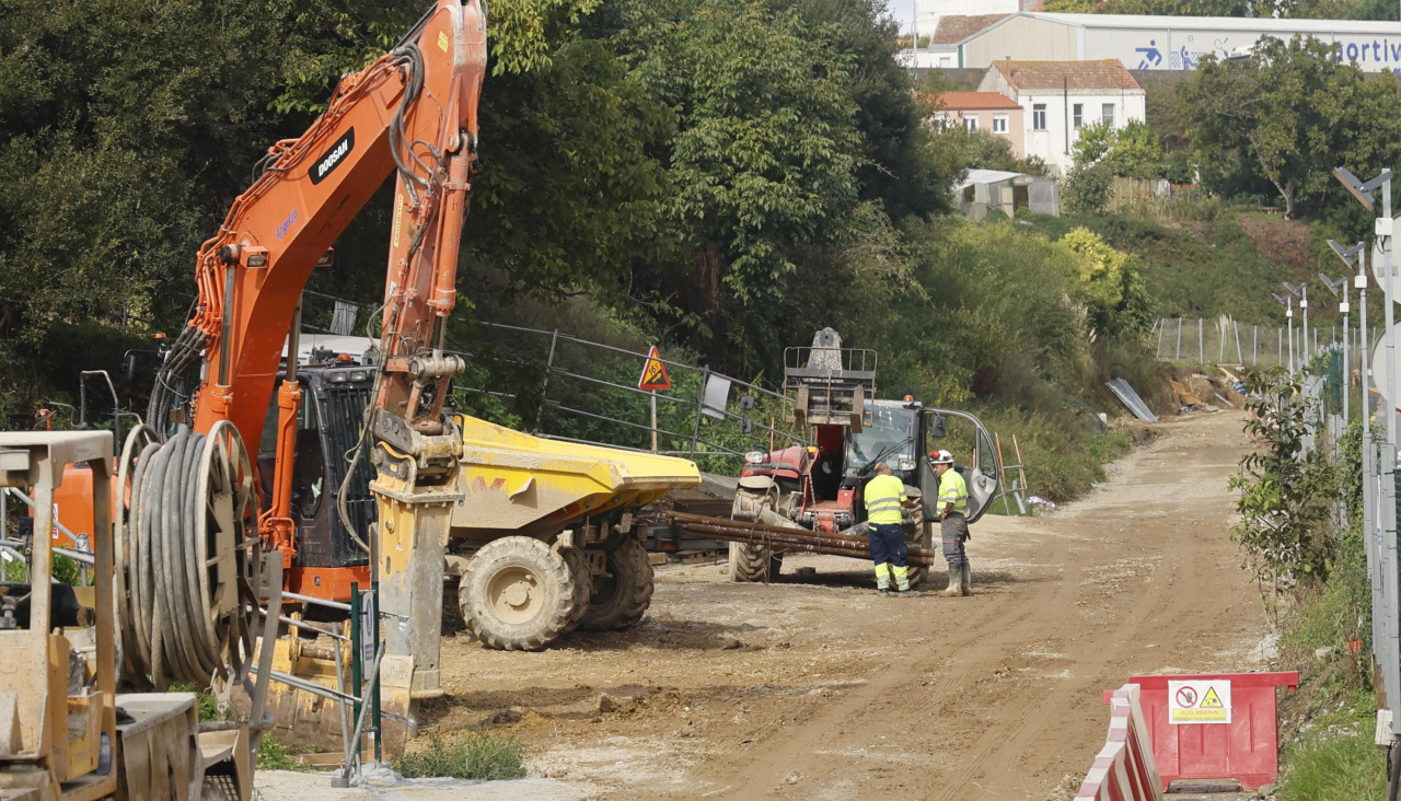 obras en la vía del tren que conectará con el puerto