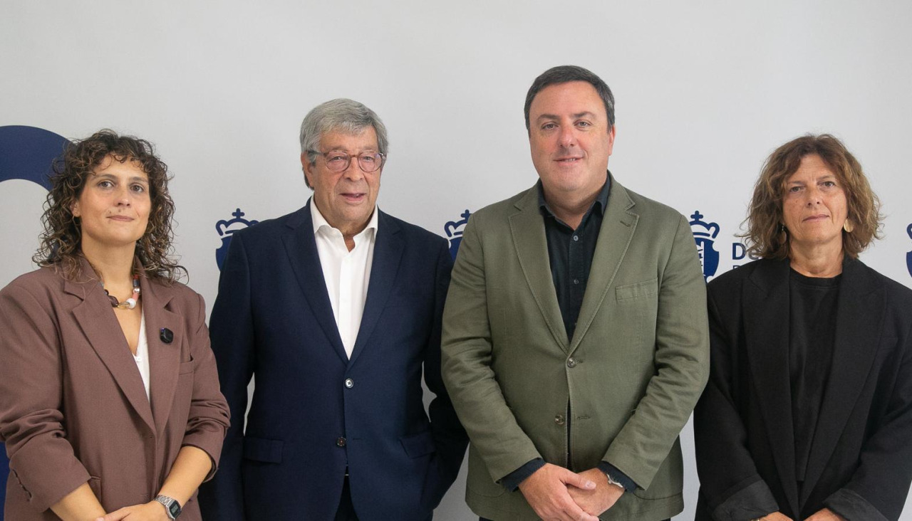 Avia Veura, José María Seijas, Valentín González Formoso y Rosa Ana García, en la presentación de MercaNaVila