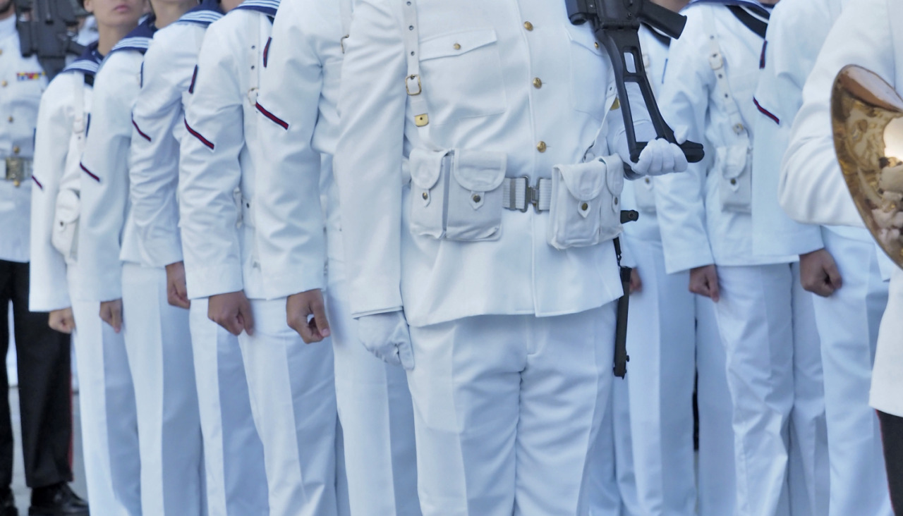 Actos Día FFAA con Arriado de bandera en Armas (1)