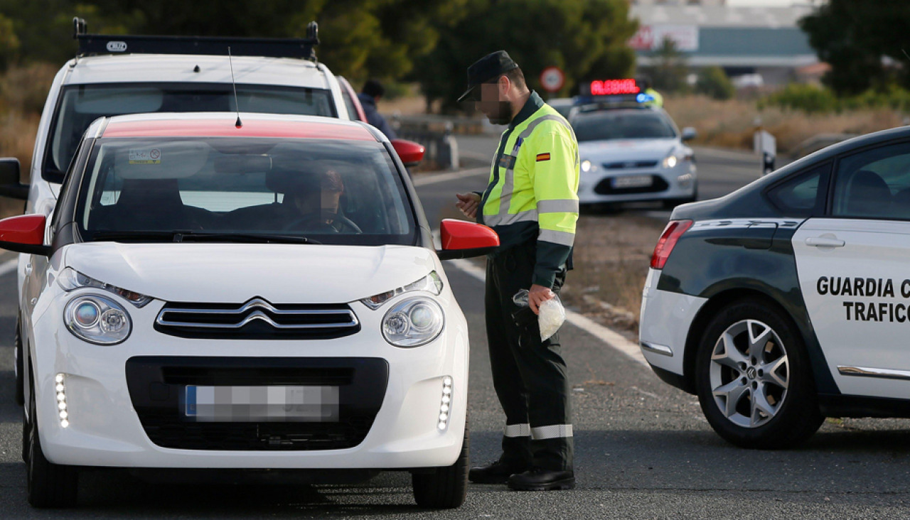 Detienen a un conductor que dio positivo en alcohol, drogas y tenía el ...