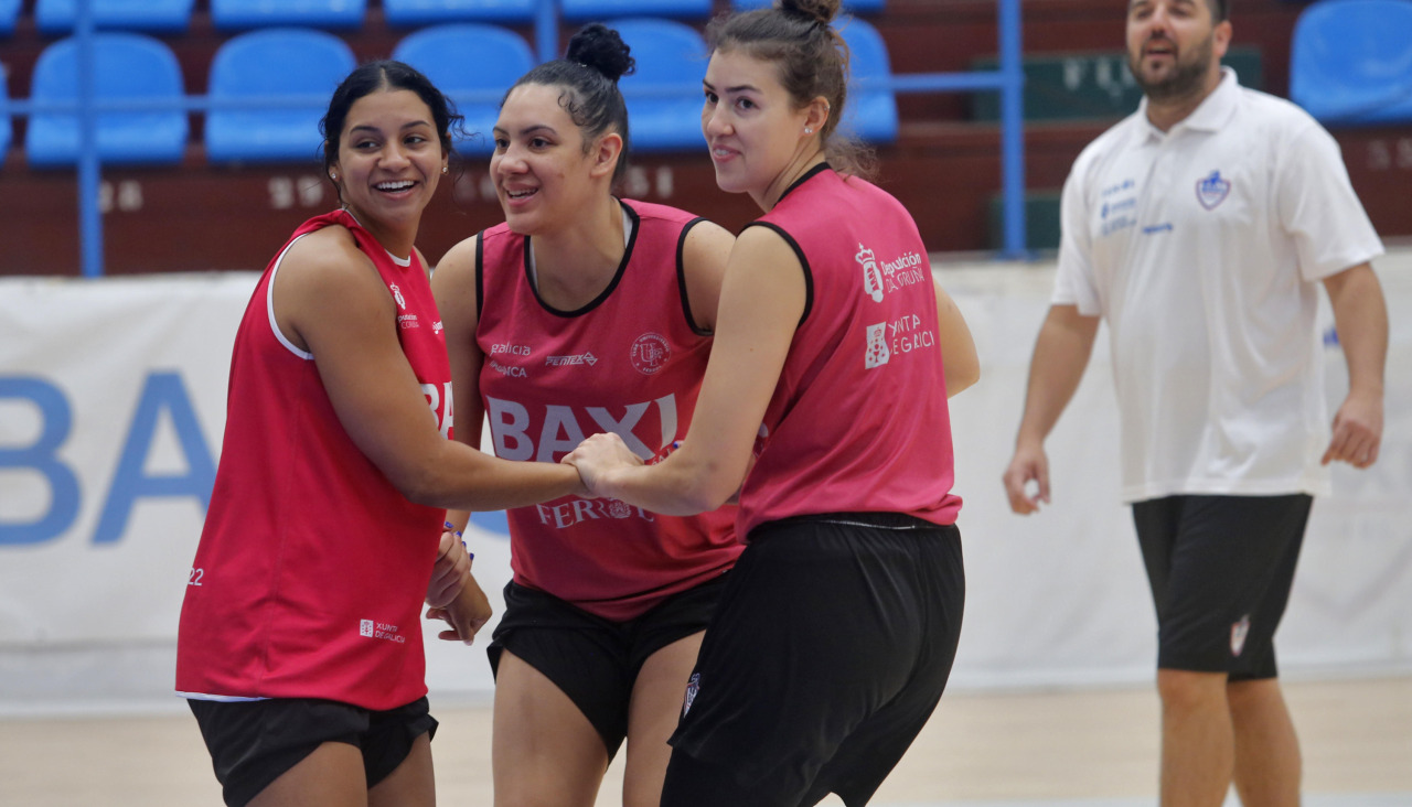 Moira Joiner, Mimi Collins y Julie Pospisilova Entrenamientro pretemporada Baxi Ferrol