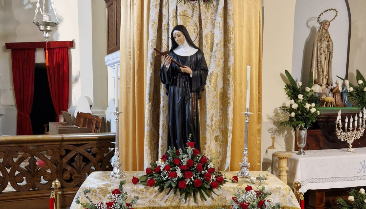 Santa Rita Rosa Bendición de la rosa y procesión en Xuvia en los cultos a Santa Rita