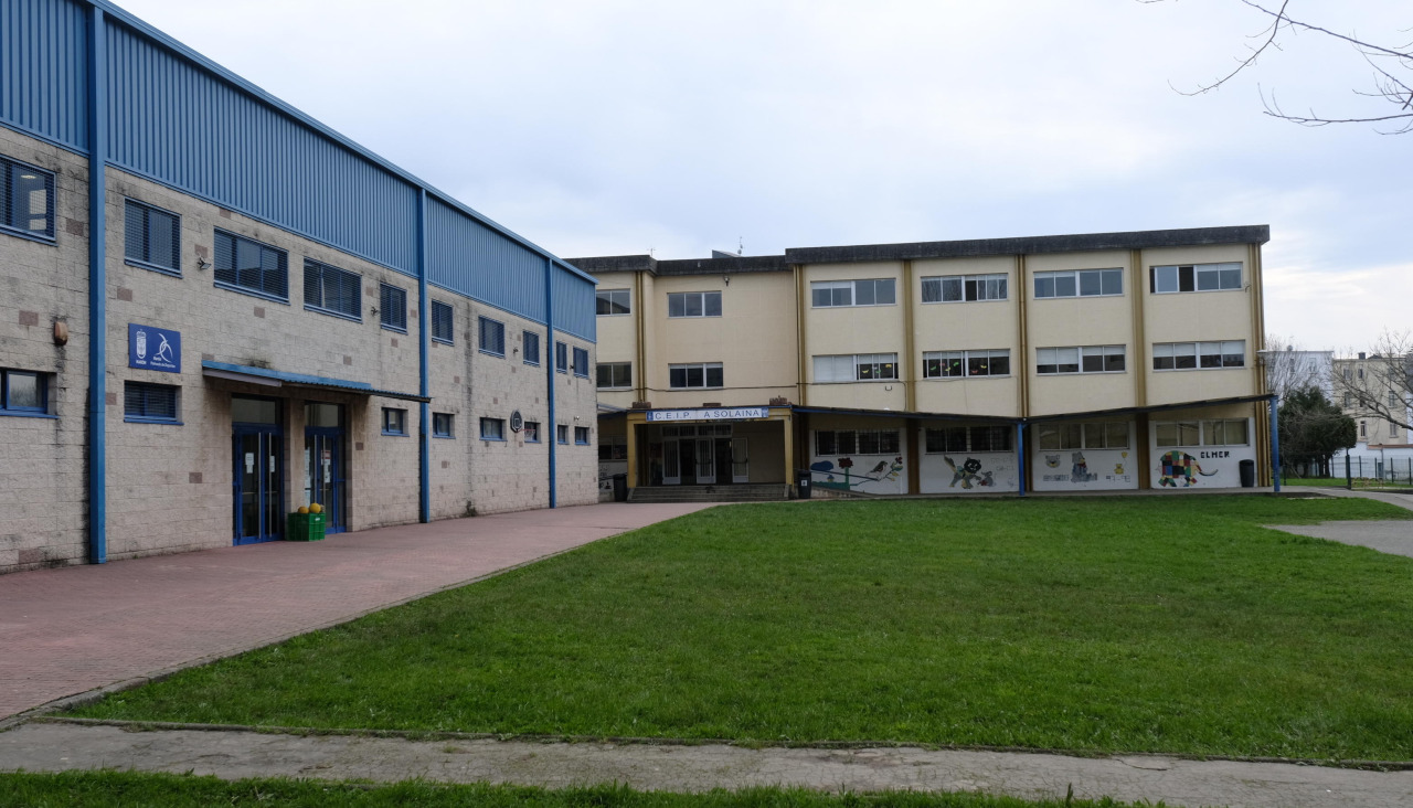Exterior del centro educativo naronés