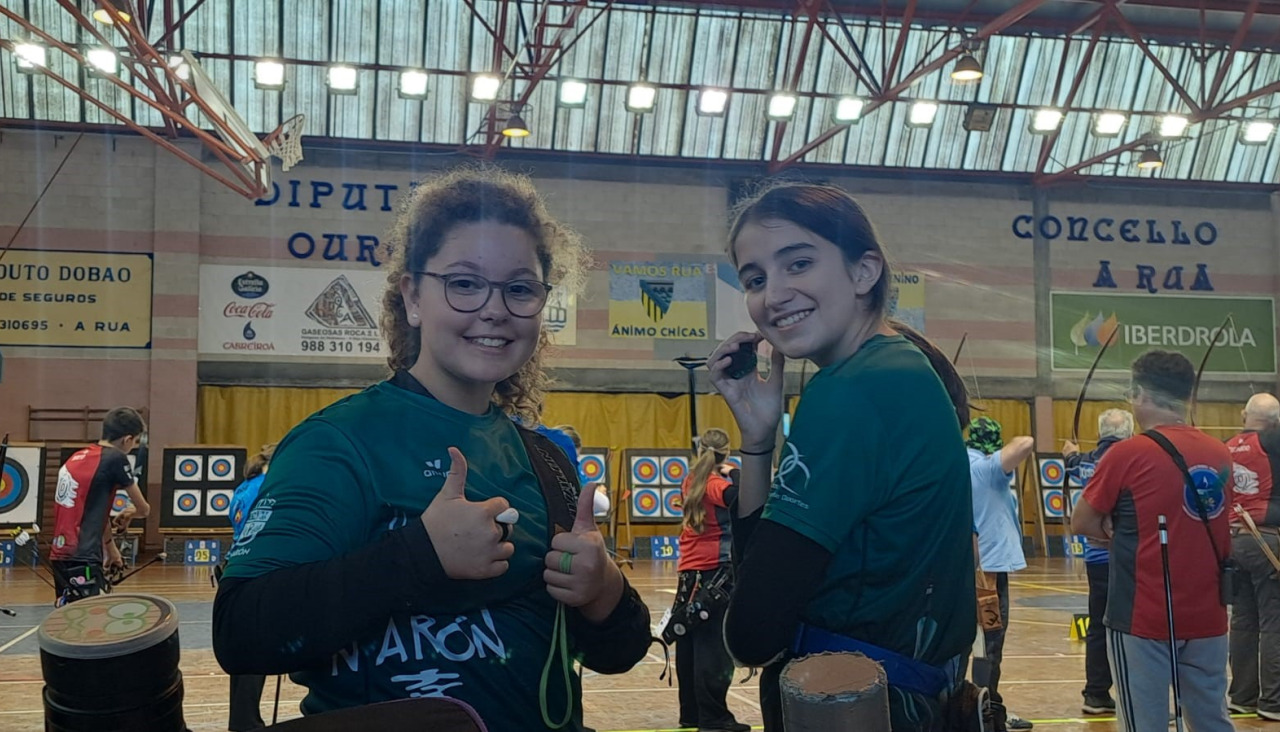Paula Pérez y Adriana Rodríguez, durante la competición ourensana