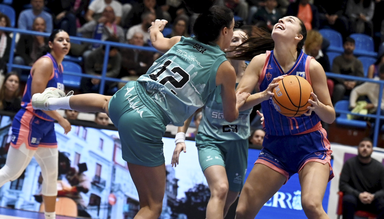 Baloncesto. Baxi contra Estepona
