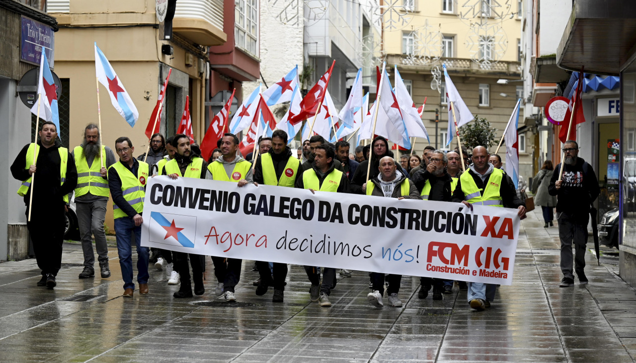 La manifestación salió del edificio de la Xunta y finalizó frente a la sede de Cofer