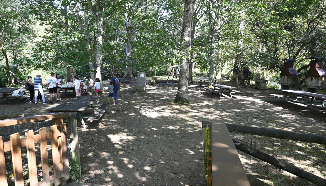 Instalaciones del área recreativa de Pedroso