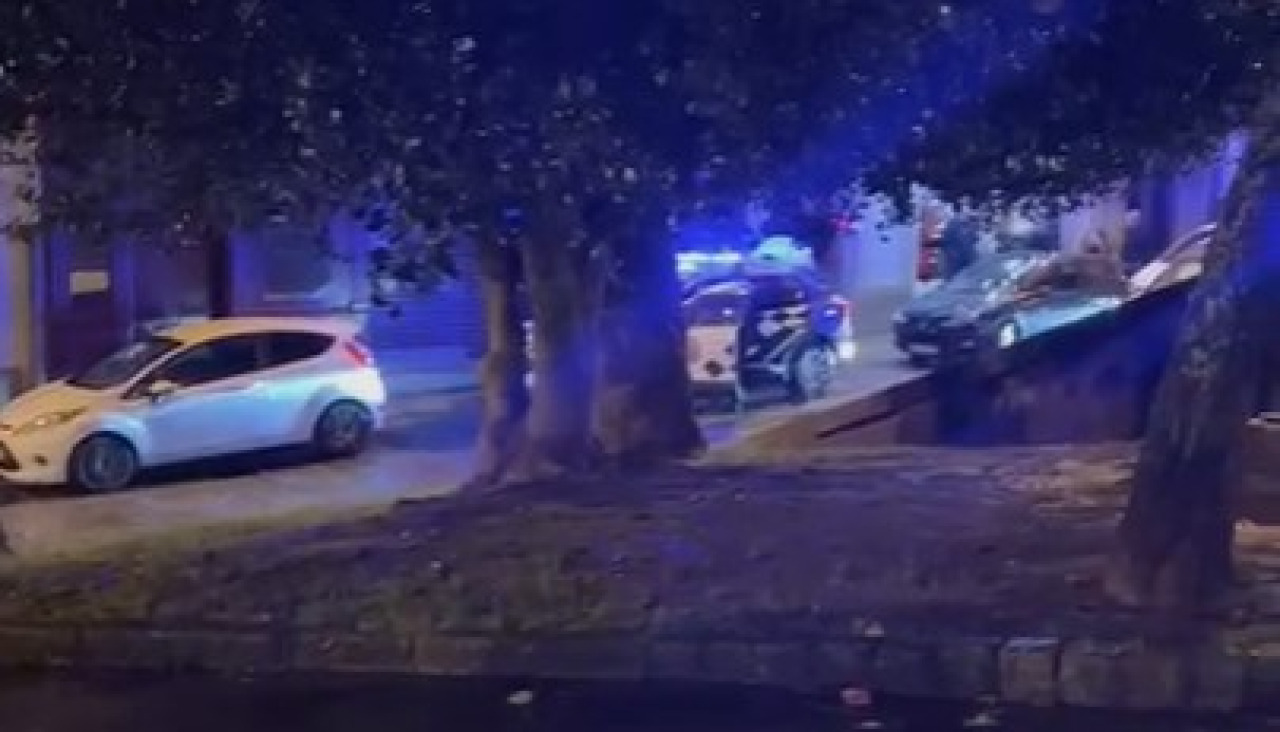 Fueron mucho los curiosos que se acercaron ante el escándalo que montó el detenido