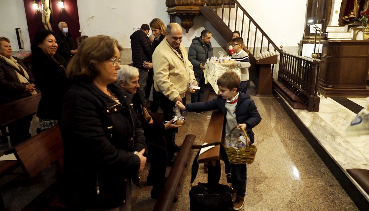 Imagen de archivo del reparto en la capilla franciscana