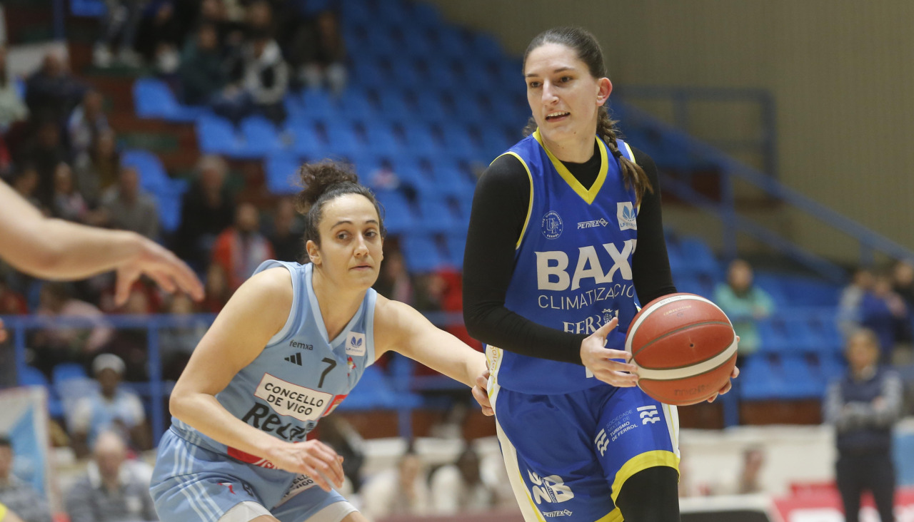 Samson (izquierda), durante un partido contra el Celta