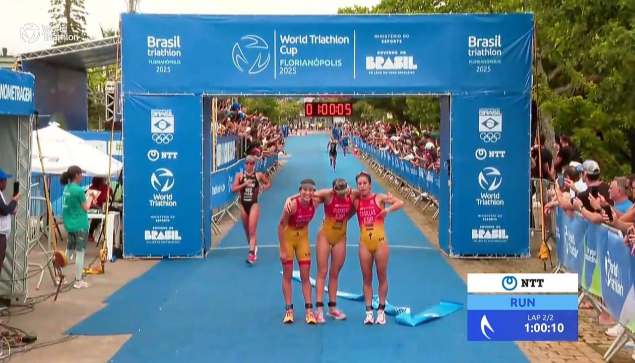 Pintanel, Guerrero y Casillas, tras cruza la meta