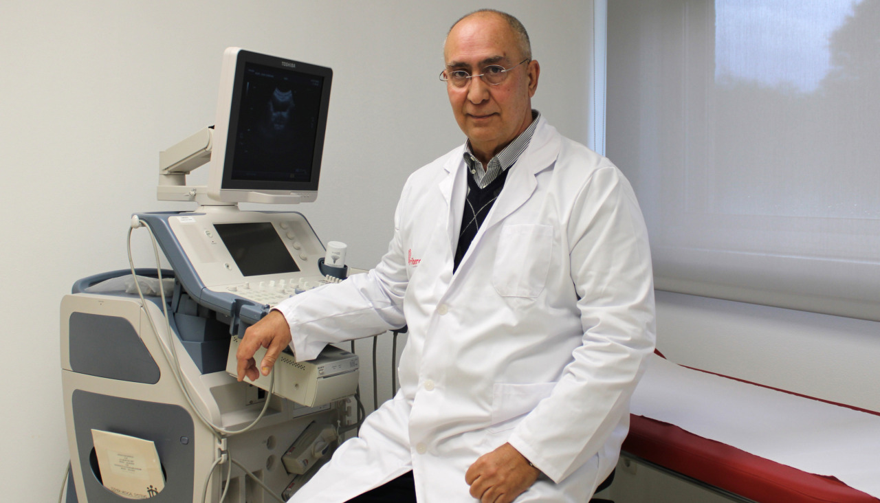El doctor José Manuel Pardo Figueiras, urólogo del Hospital Ribera Juan Cardona.