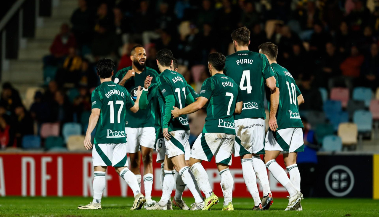 Los ferrolanos, celebrando uno de los goles del pasado año en el campo vasco