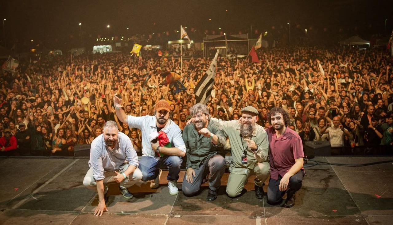 Os músicos Rubén Gómez, Ricardo Mouriño, Pablo Vergara, Fausto Escrigas e Cibrán Seixo, este ano no escenario principal do Festival de Ortigueira