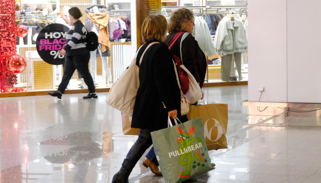 Muchas personas aprovecharon los descuentos para comprar regalos de Navidad