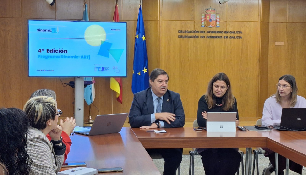 Imagen de la reunión de ayer en la Delegación del Gobierno