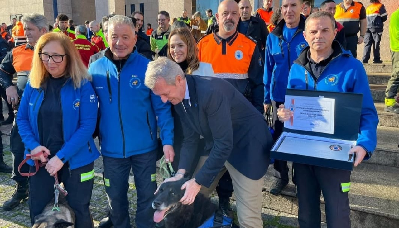 Casaga recibe el distintivo de permanencia de Protección Civil