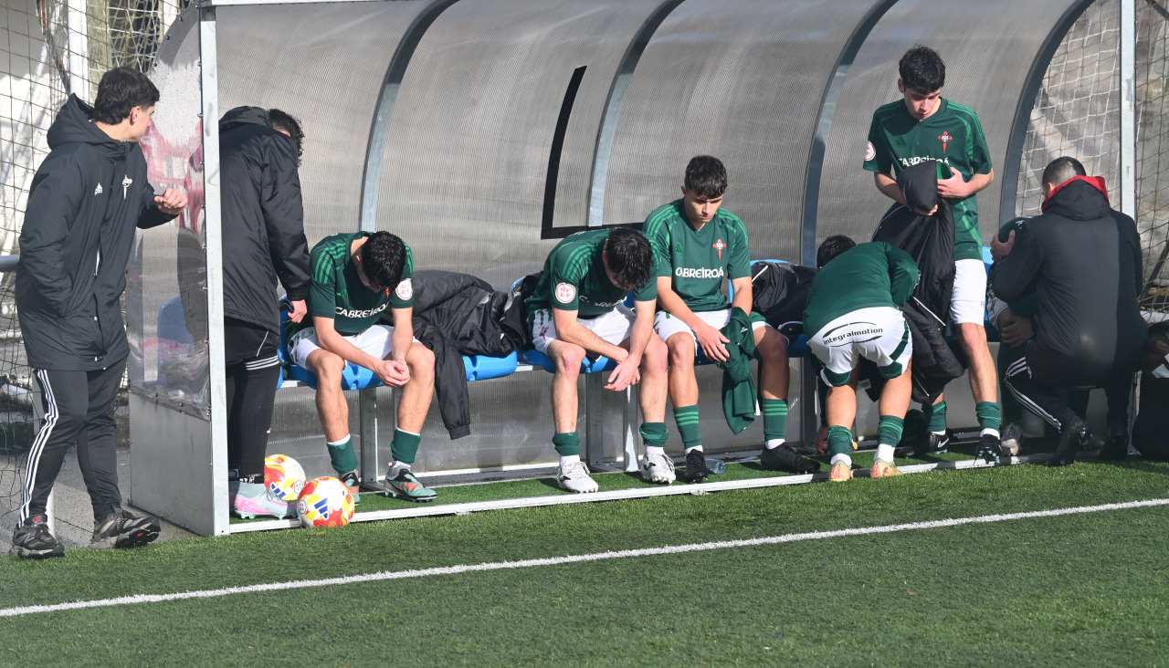 Campo de Maniños Racing de Ferrol juvenil contra Solares