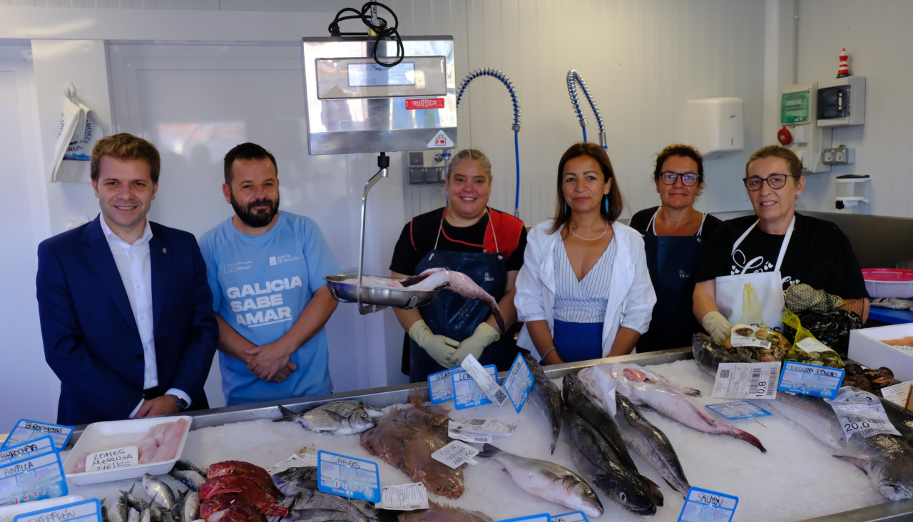 Visita de la conselleira do Mar a la Cofradía de Ferrol el pasado mes de agosto