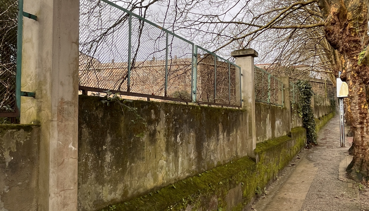 muralla residencia Sánchez Aguilera