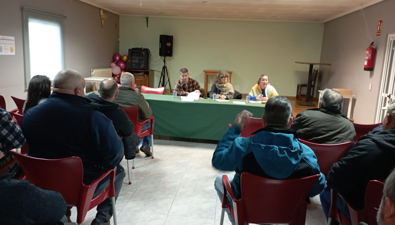 La reunión con Ferrol en Común en Viladóniga-Vilasanche fue multitudinaria