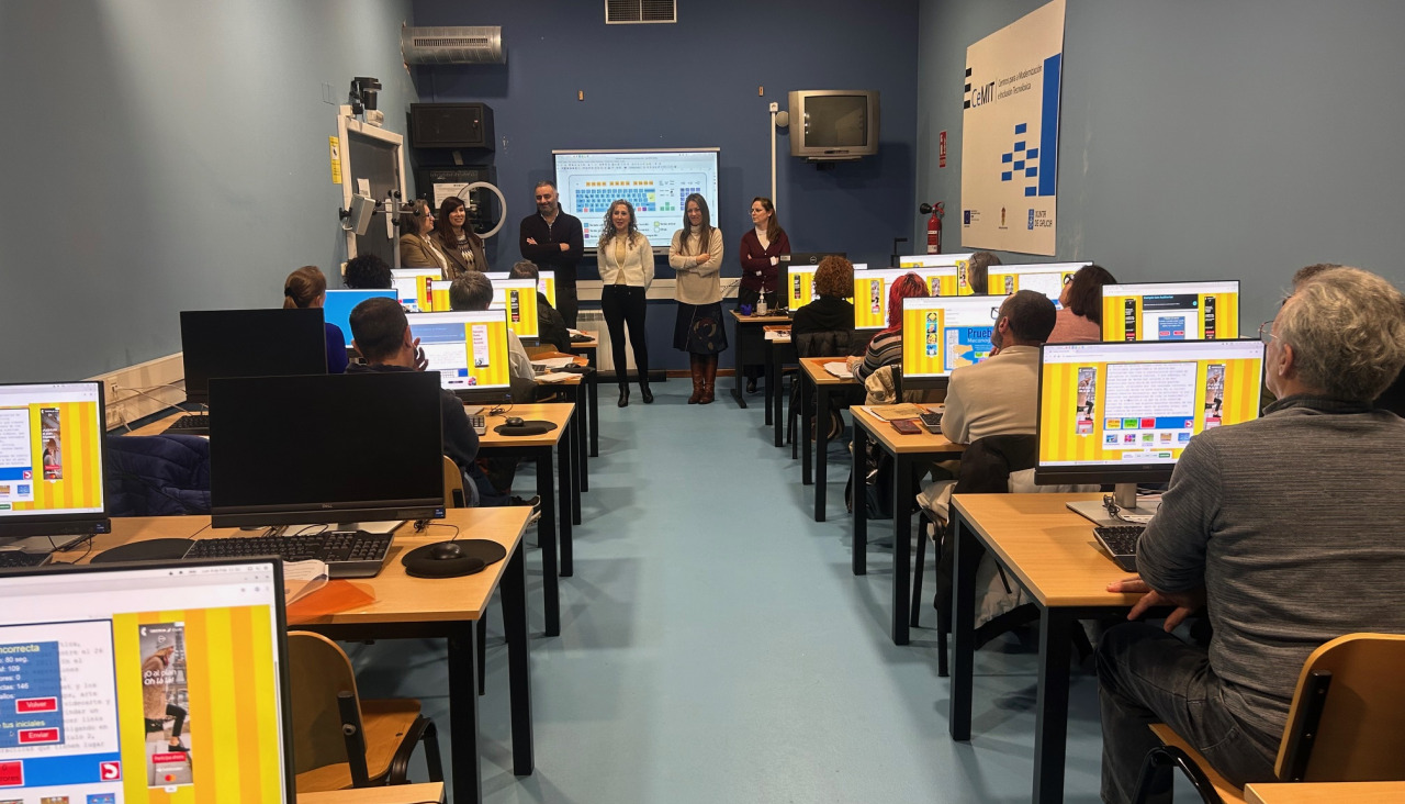 Un momento de la visita de los responsables municipales y autonómicos al alumnado del PIE