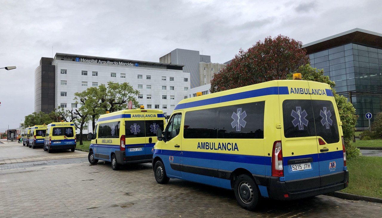 Ambulancias en el entorno de Arquitecto Marcide en imagen de archivo