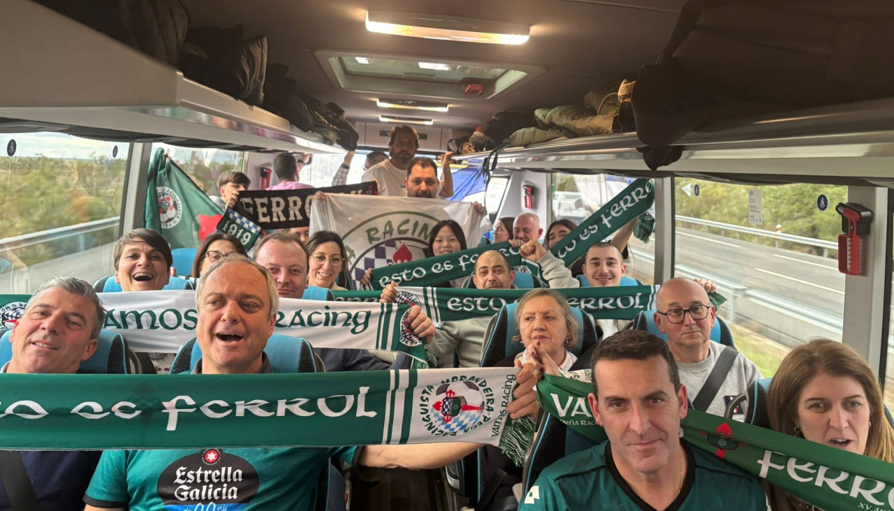 Los integrantes de la peña Morandeira, en el bus a Madrid