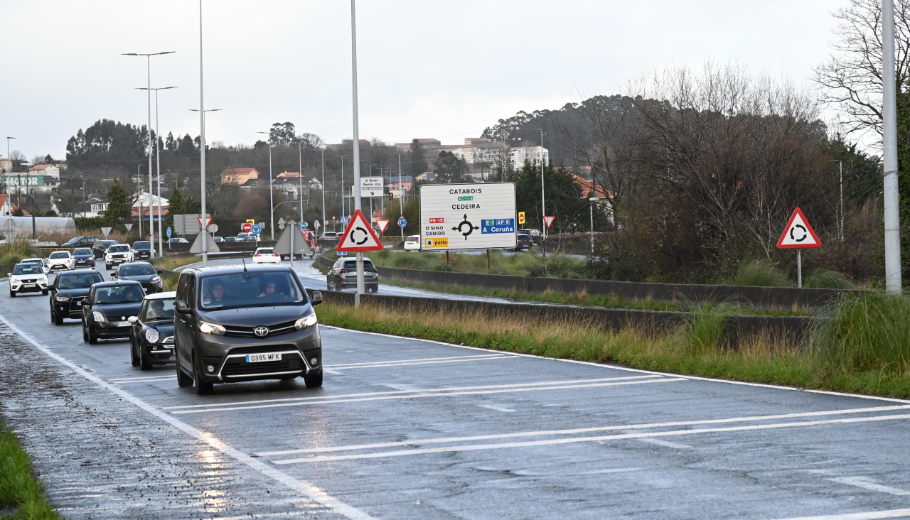 Carretera FE-13 a su paso por San Xoán