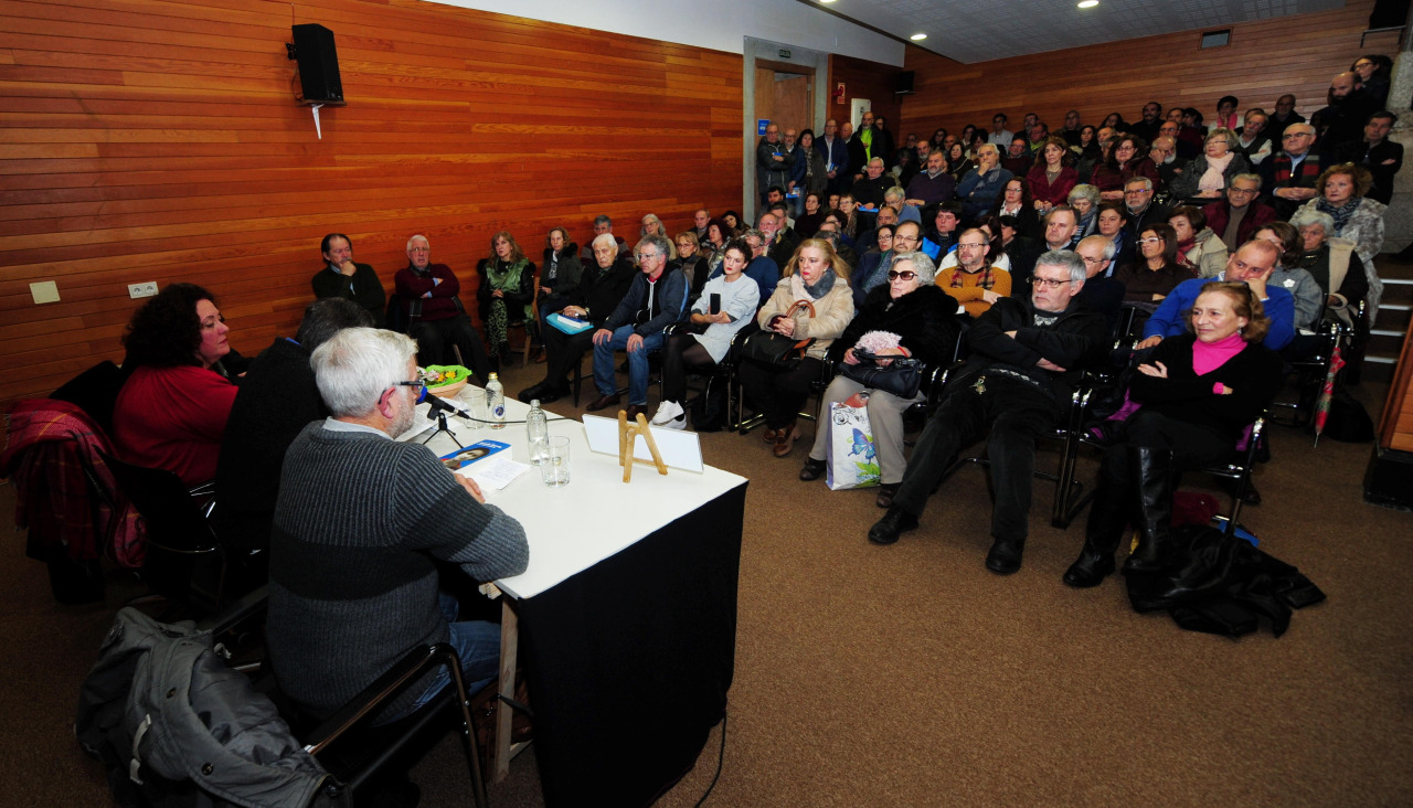 Presentación dun dos libros de Bernardo Máiz, neste caso "Amada García e os seus arredores", no Ateneo Ferrolán