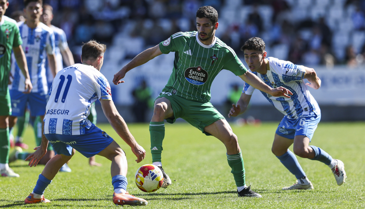 El Racing, durante el partido contra el Talavera