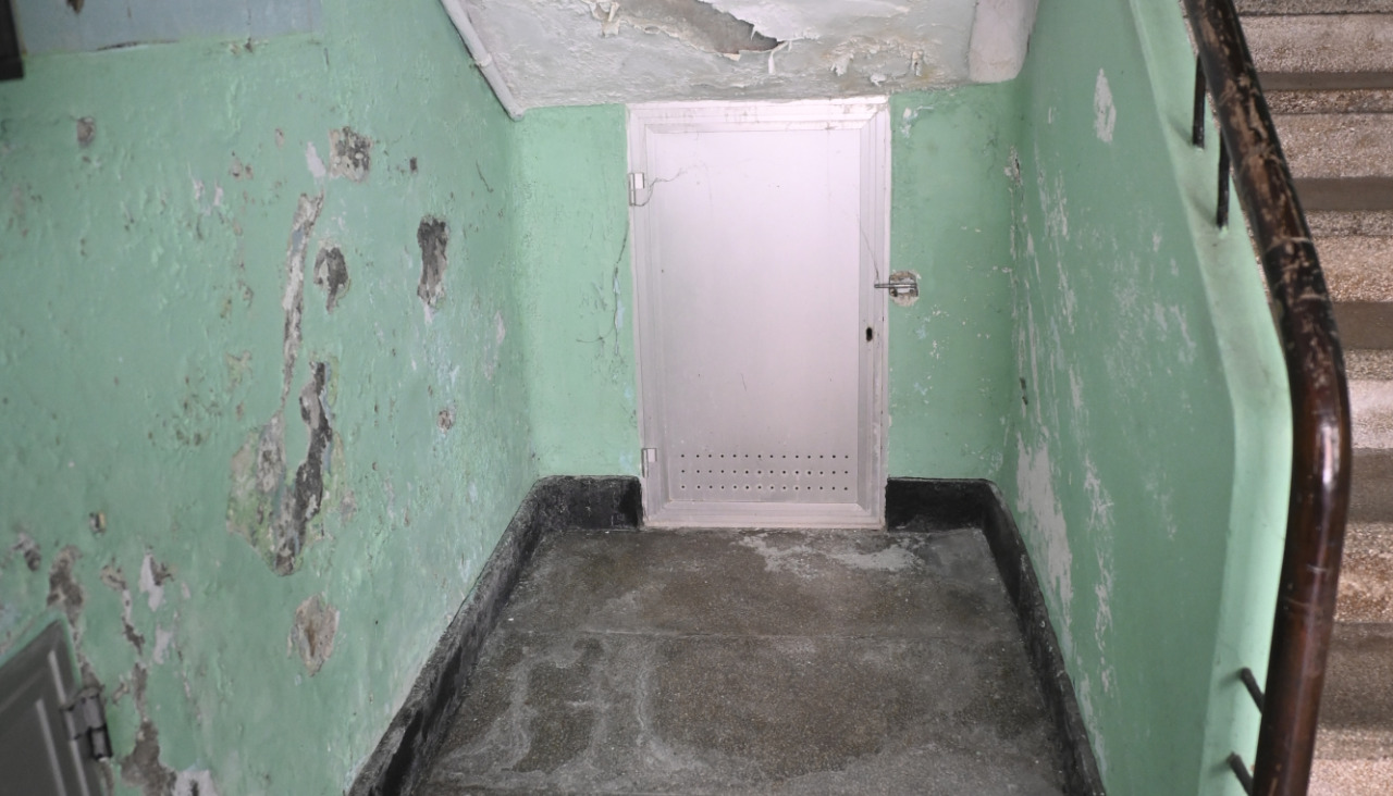 Vecina calle Mugardos con humedades